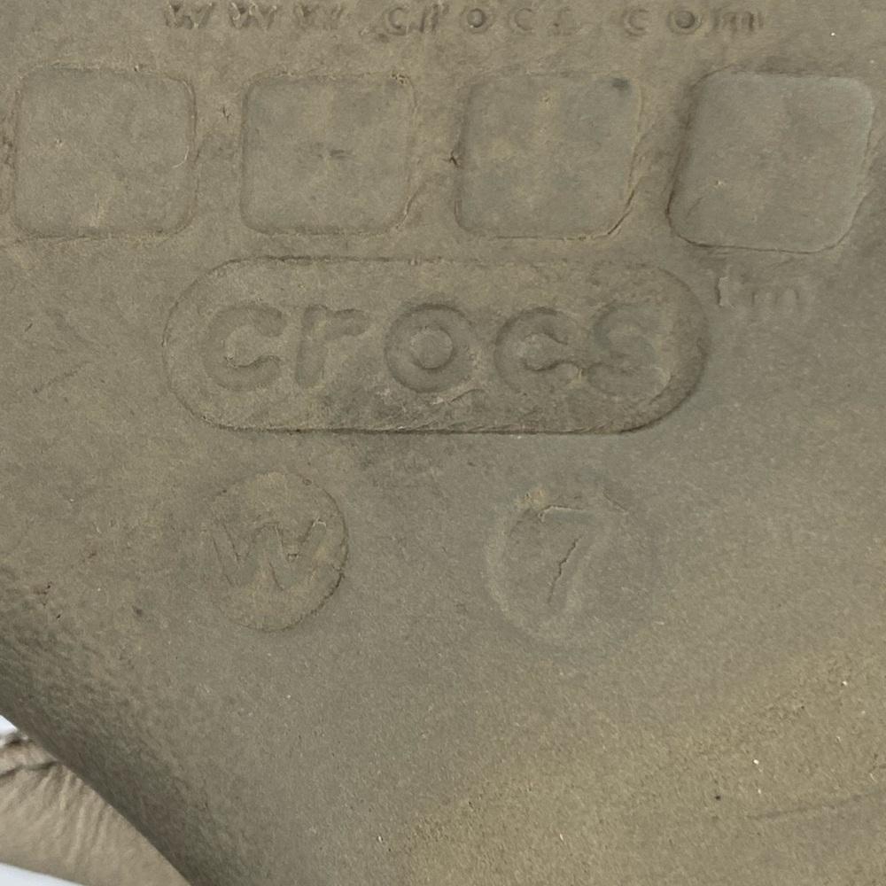 Crocs Women's Capri V flip-flops faux leather straps comfortable foam footbed 7 - Picture 9 of 10